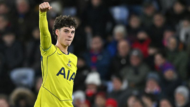 被赠送云达不莱梅印有8号的球衣，克罗斯：这是合同报价吗