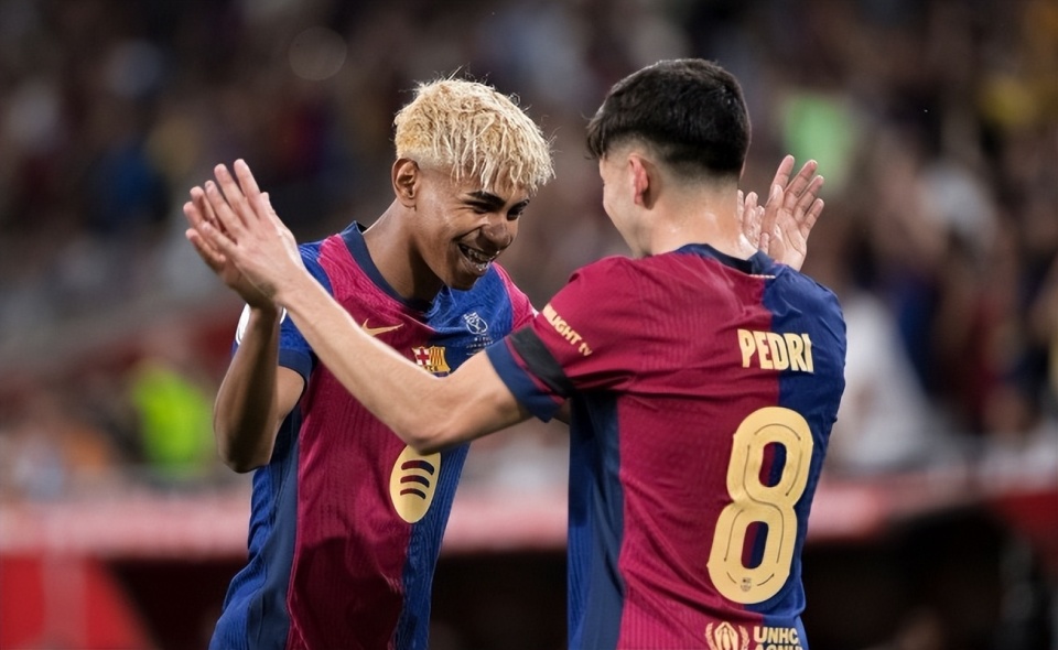 TA：巴萨防守存在问题，但弗里克无意放弃高位防线的战术