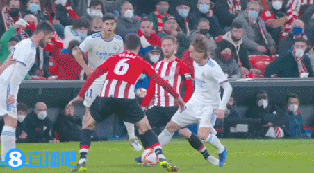 蒙托利沃：我不认为米兰能争冠，他们会和尤文、罗马争第四