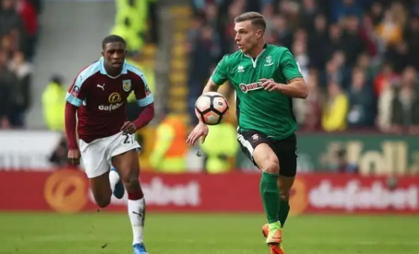 中超：山东泰山客场2-0完胜青岛队