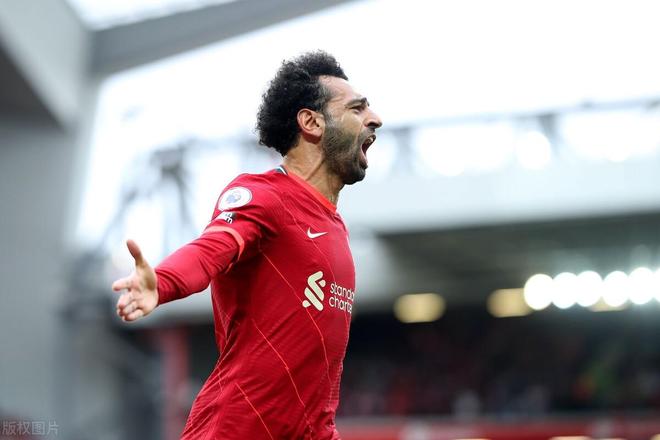 胖了？美媒晒浓眉训练图配文：浓眉的肚子从衣服里露出来了！